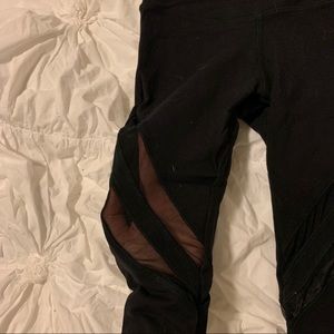 Black Mesh Stripe ¾  Leggings